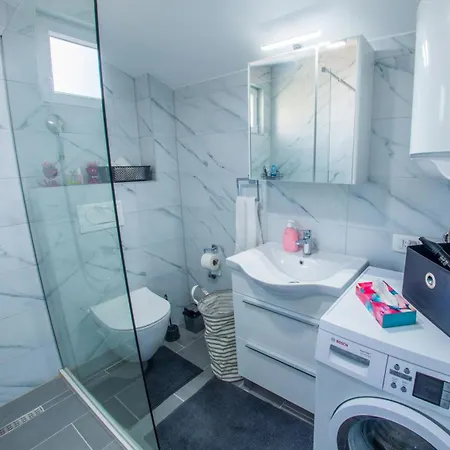 Novax - Free Parking *