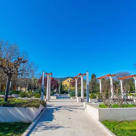 Novax - Free Parking