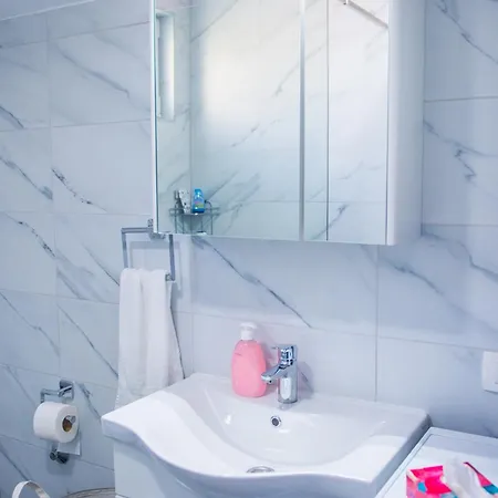 Novax - Free Parking *