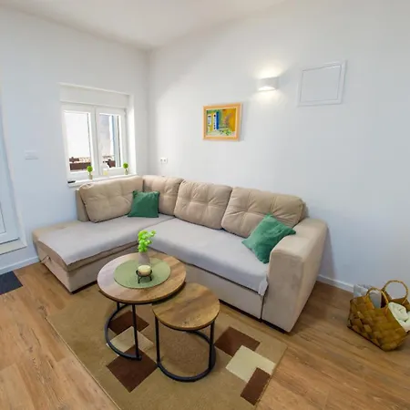 Novax - Free Parking *