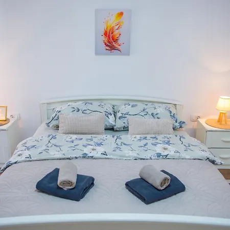 Novax - Free Parking موستار